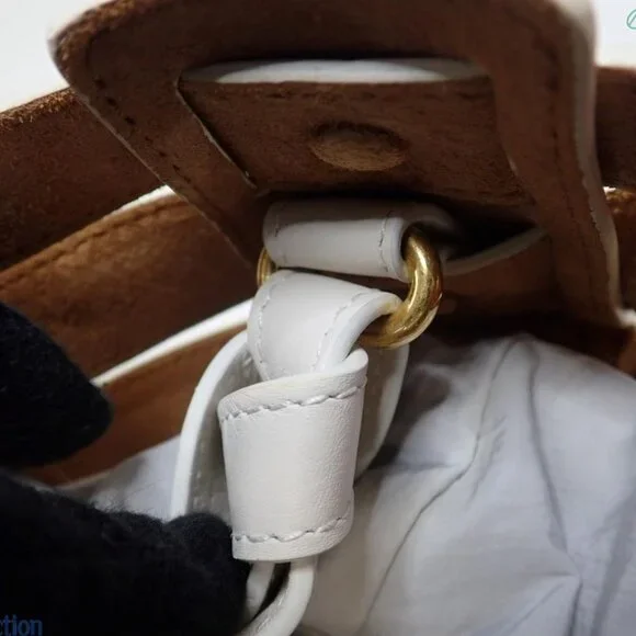 Bottega Veneta Leather Shell Bag - Picture 7 of 11